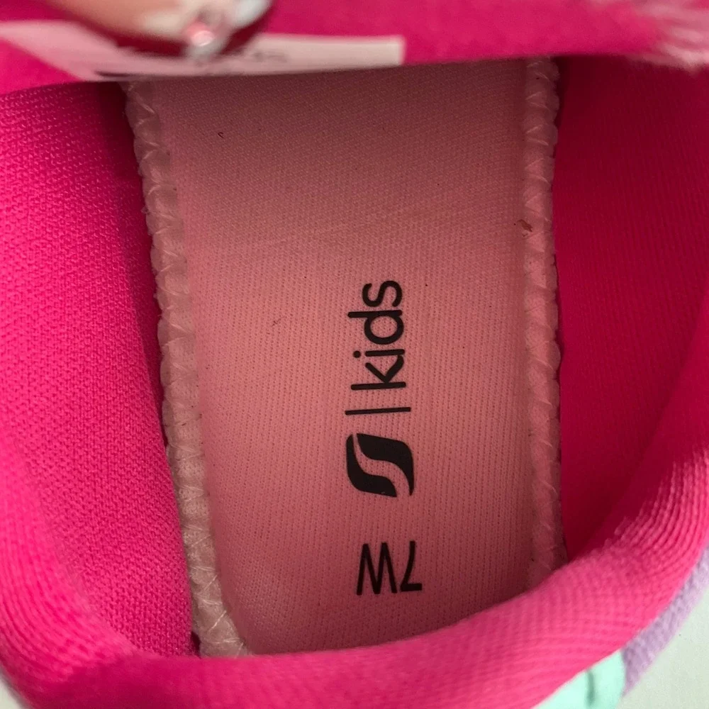 NWOT Stride Rite Kids Toddler Girl Canvas Sneakers Hook Loop Strap Wide Shoes 7W